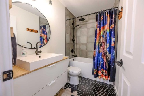 7204 105 Street, Grande Prairie, AB - Indoor Photo Showing Bathroom