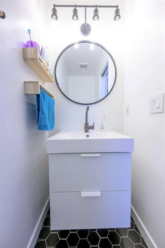7204 105 Street, Grande Prairie, AB - Indoor Photo Showing Bathroom