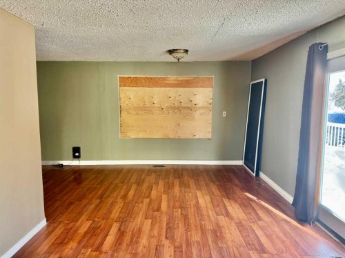 5104 Cote Ave, Donnelly, AB - Indoor Photo Showing Other Room