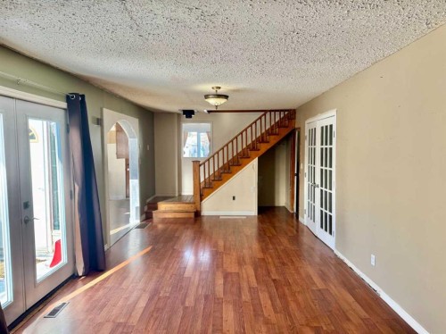 5104 Cote Ave, Donnelly, AB - Indoor Photo Showing Other Room