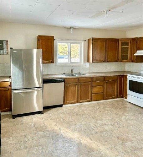 5104 Cote Ave, Donnelly, AB - Indoor Photo Showing Kitchen With Double Sink