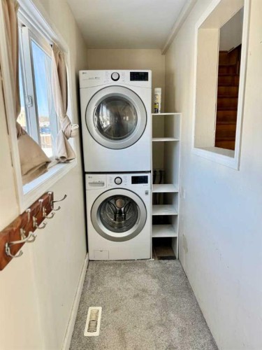 5104 Cote Ave, Donnelly, AB - Indoor Photo Showing Laundry Room