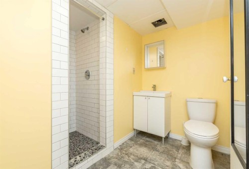 9851 80 Avenue, Grande Prairie, AB - Indoor Photo Showing Bathroom