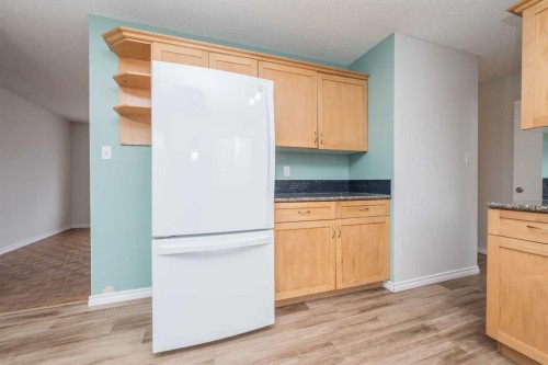 9851 80 Avenue, Grande Prairie, AB - Indoor Photo Showing Kitchen