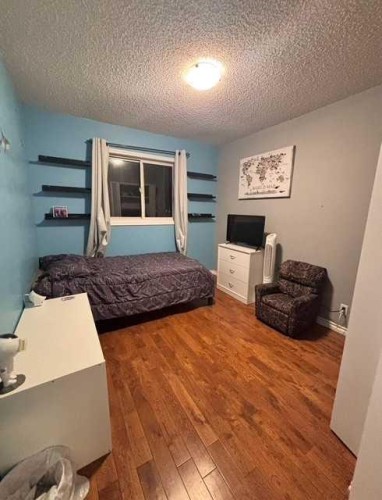 8210 104 Avenue, Peace River, AB - Indoor Photo Showing Bedroom