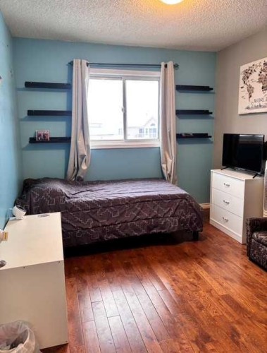 8210 104 Avenue, Peace River, AB - Indoor Photo Showing Bedroom