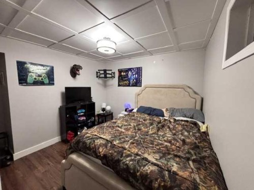 8210 104 Avenue, Peace River, AB - Indoor Photo Showing Bedroom