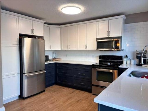 8210 104 Avenue, Peace River, AB - Indoor Photo Showing Kitchen