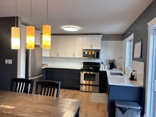 8210 104 Avenue, Peace River, AB - Indoor