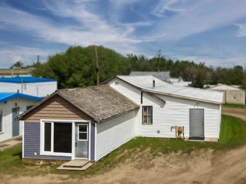 8 Railway Avenue Ne, Falher, AB 