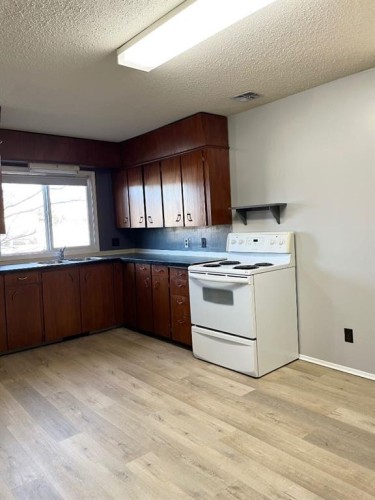9405 108 Avenue, Grande Prairie, AB - Indoor Photo Showing Kitchen