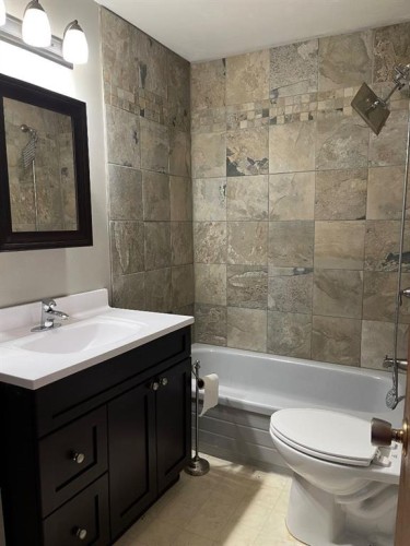 9405 108 Avenue, Grande Prairie, AB - Indoor Photo Showing Bathroom