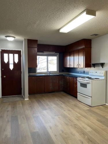 9405 108 Avenue, Grande Prairie, AB - Indoor Photo Showing Kitchen
