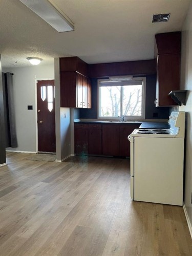 9405 108 Avenue, Grande Prairie, AB - Indoor Photo Showing Laundry Room