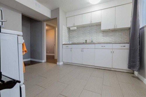 4614 52 Avenue, Valleyview, AB - Indoor Photo Showing Kitchen