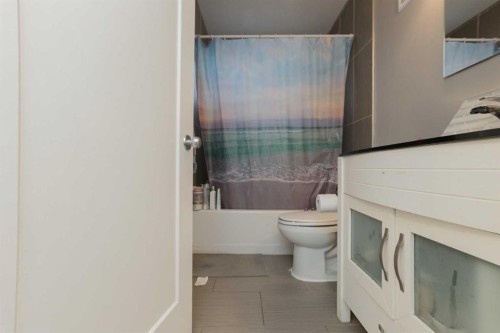 4614 52 Avenue, Valleyview, AB - Indoor Photo Showing Bathroom