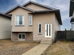 25 Pinnacle Crossing  Grande Prairie, AB T8W 0A9