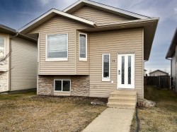 17 Pinnacle Crossing  Grande Prairie, AB T8W 0A9