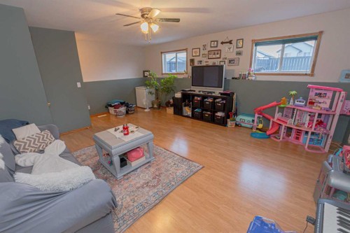 10709 74 Avenue, Grande Prairie, AB - Indoor Photo Showing Living Room