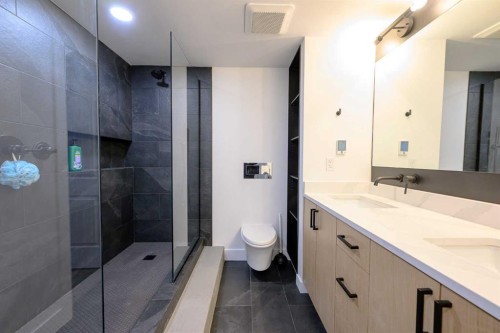 9938 87 Avenue, Grande Prairie, AB - Indoor Photo Showing Bathroom