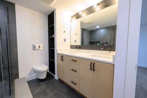 9938 87 Avenue, Grande Prairie, AB - Indoor Photo Showing Bathroom