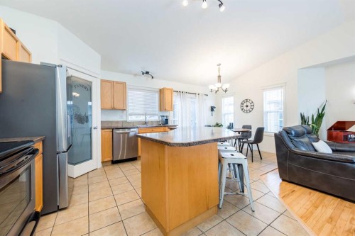 8905 Lakeland Drive, Grande Prairie, AB - Indoor Photo Showing Kitchen