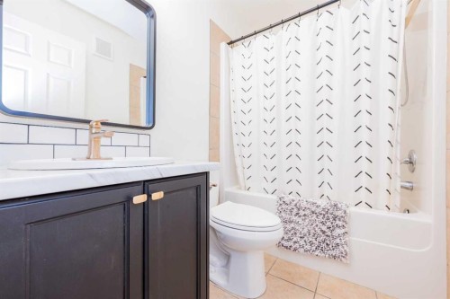 8905 Lakeland Drive, Grande Prairie, AB - Indoor Photo Showing Bathroom