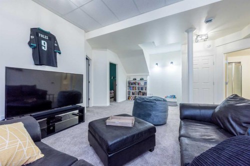 8905 Lakeland Drive, Grande Prairie, AB - Indoor Photo Showing Living Room