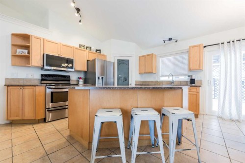 8905 Lakeland Drive, Grande Prairie, AB - Indoor Photo Showing Kitchen
