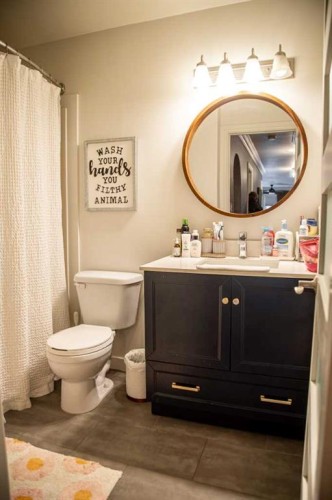 4 Black Spruce Drive, High Level, AB - Indoor Photo Showing Bathroom