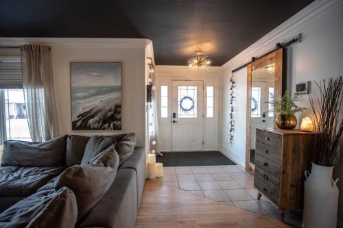 4 Black Spruce Drive, High Level, AB - Indoor Photo Showing Other Room