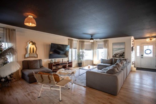 4 Black Spruce Drive, High Level, AB - Indoor Photo Showing Living Room