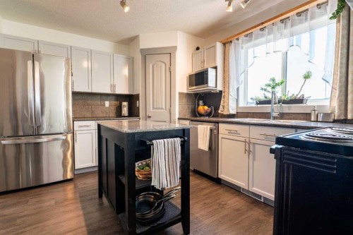 6902 90 Street, Grande Prairie, AB - Indoor Photo Showing Kitchen