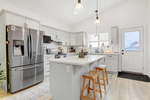 10609 114A Street, Grande Prairie, AB - Indoor Photo Showing Kitchen With Upgraded Kitchen