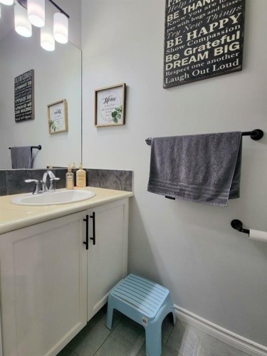 10242 85A Street, Grande Prairie, AB - Indoor Photo Showing Bathroom