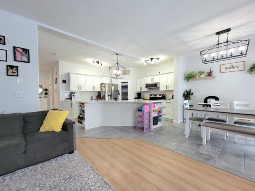 10242 85A Street, Grande Prairie, AB - Indoor Photo Showing Living Room