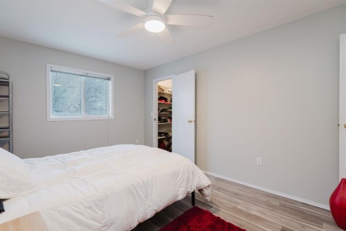 B-9700 95 Avenue, Sexsmith, AB - Indoor Photo Showing Bedroom