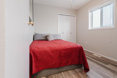 B-9700 95 Avenue, Sexsmith, AB - Indoor Photo Showing Bedroom
