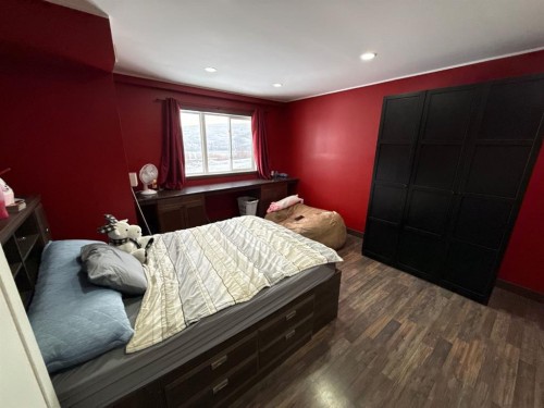 235044 821A Township, Rural Peace No. 135, M.D. Of, AB - Indoor Photo Showing Bedroom