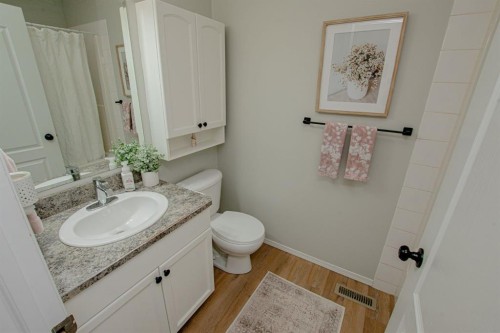 8825 65 Avenue, Grande Prairie, AB - Indoor Photo Showing Bathroom