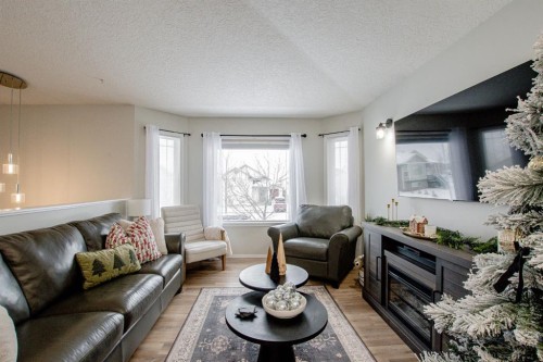 8825 65 Avenue, Grande Prairie, AB - Indoor Photo Showing Living Room