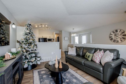 8825 65 Avenue, Grande Prairie, AB - Indoor Photo Showing Living Room