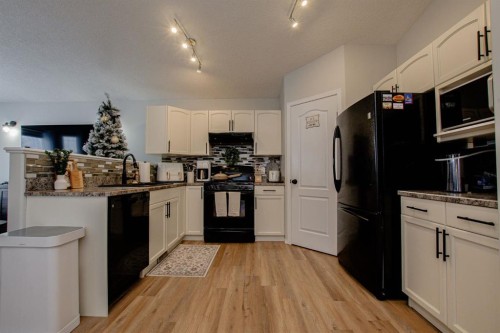 8825 65 Avenue, Grande Prairie, AB - Indoor Photo Showing Kitchen