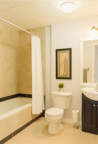 68 Pinnacle Boulevard, Grande Prairie, AB - Indoor Photo Showing Bathroom