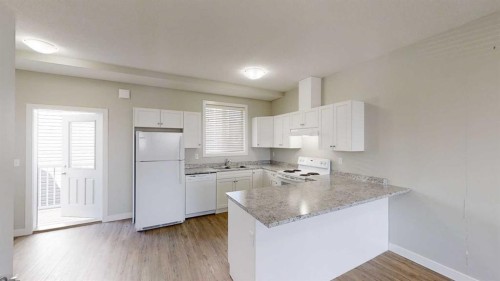 9503 112 Avenue, Clairmont, AB - Indoor Photo Showing Kitchen
