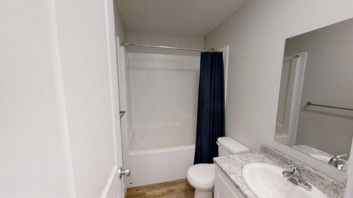 9503 112 Avenue, Clairmont, AB - Indoor Photo Showing Bathroom
