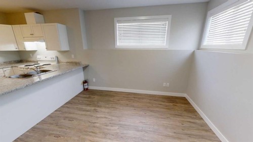 9503 112 Avenue, Clairmont, AB - Indoor Photo Showing Kitchen