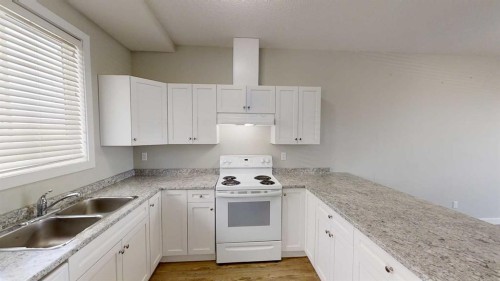 9503 112 Avenue, Clairmont, AB - Indoor Photo Showing Kitchen With Double Sink