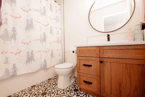 9617 89A Street, Grande Prairie, AB - Indoor Photo Showing Bathroom