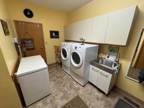 9602 71 Avenue, Peace River, AB - Indoor Photo Showing Laundry Room